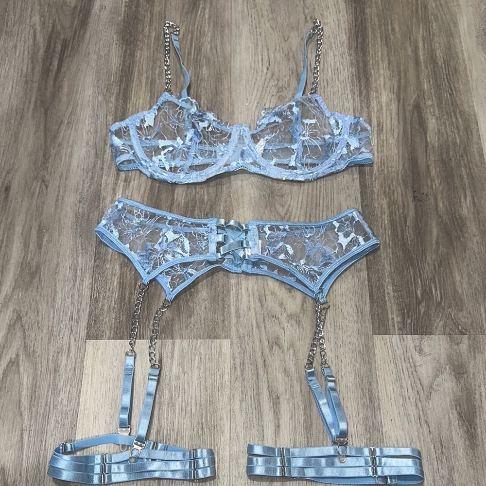 Women’s baby blue lingerie set